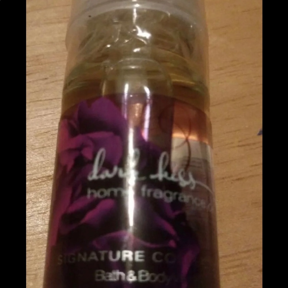 HTF Dark kiss
 home fragrance oil
 Signature Collection Bath & Body Works